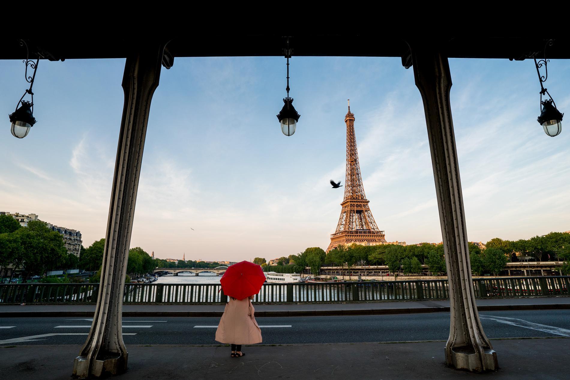 Parapluie Canne Rouge Avec Motif Tour Eiffel - Made In France - Le Parapluie Français
